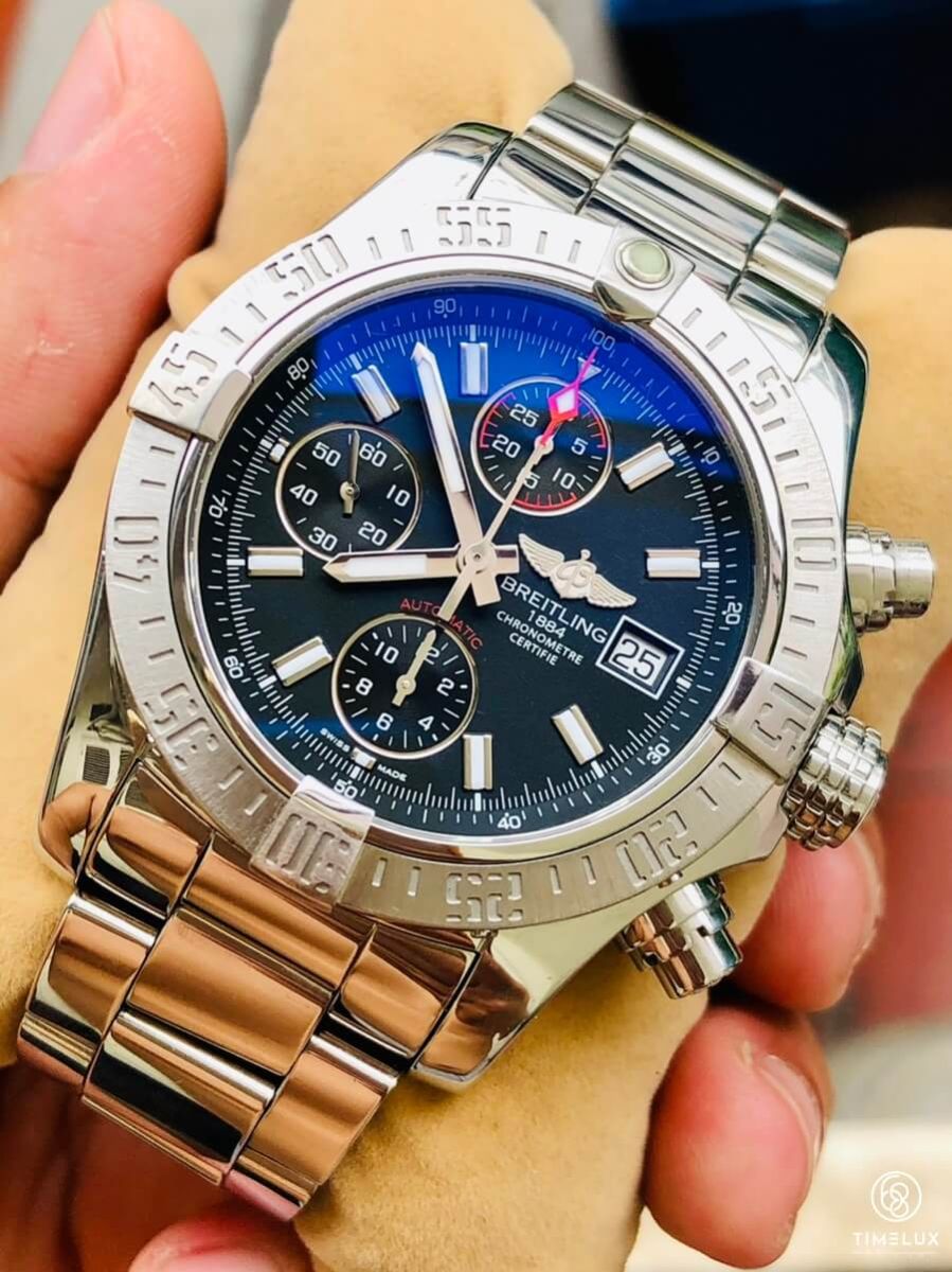 Sản phẩm Breitling Super Avenger II