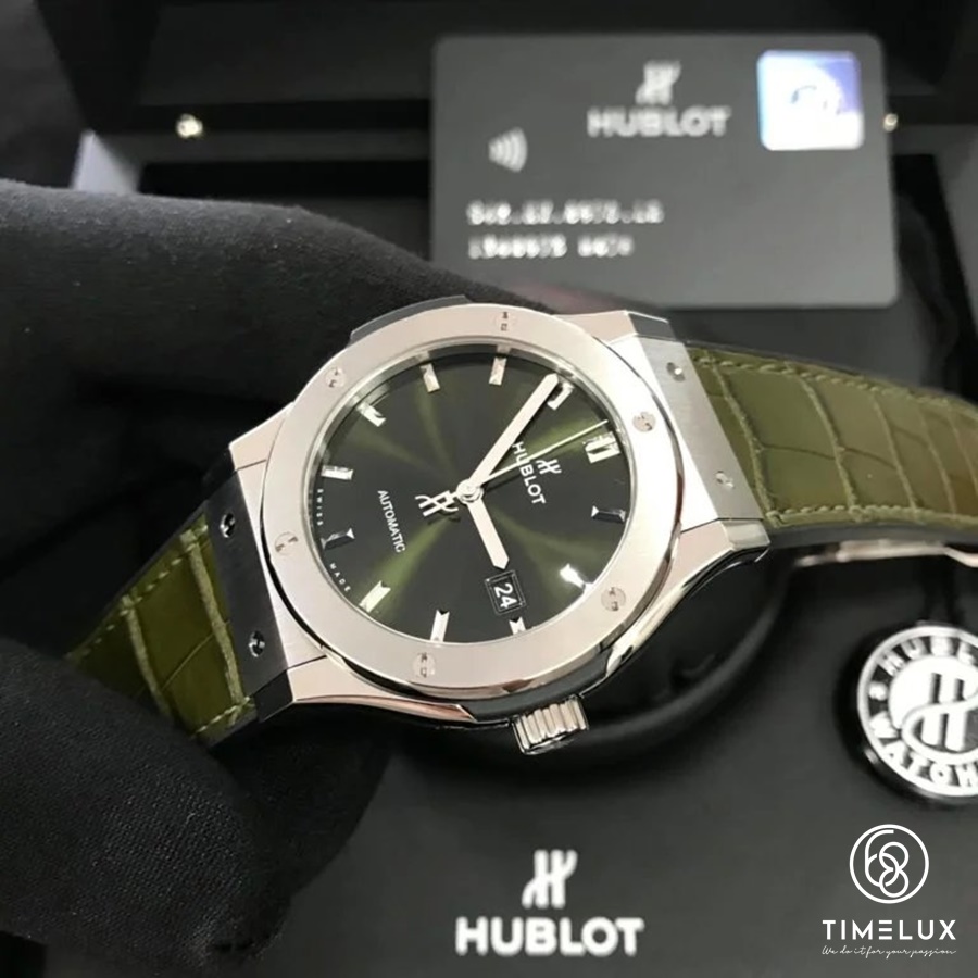 Đồng hồ Hublot Classic Fusion Titanium Green hợp tuổi Giáp Tuất