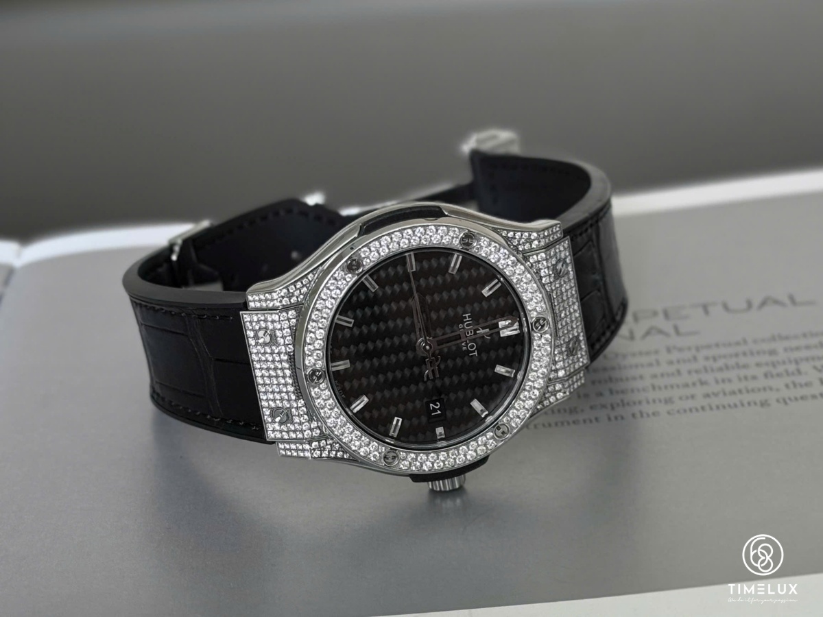 Đồng hồ HUB Classic Fusion Carbon Dial Custom Pave Full Diamond 42mm