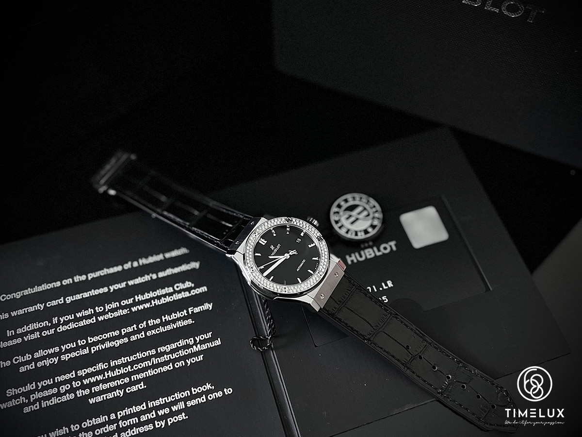 Hublot Classic Fusion Black Dial Custom Full Diamond Bezel Size 42mm Fullset Date 2020